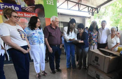 Jussara Lima conhece quilombo e desafia mulheres do Mimbó a entrar na política